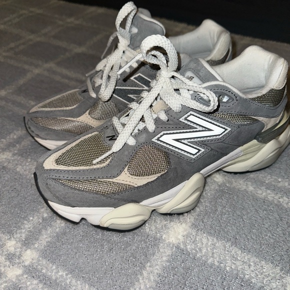 New Balance 9060 Shoes - Picture 4 of 5